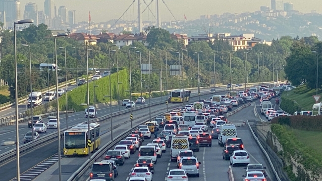 Kısıtlamanın ardından İstanbul’da trafik yoğunluğu
