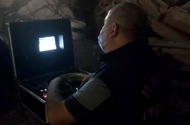 Enkaz altından kurtarılma anı yılan kamerada