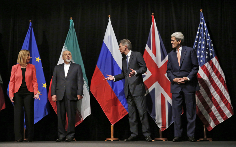 Batılı ülkelerin müzakere teklifleri de 'sert yaptırım' tehditleri de bugüne kadar İran üzerinde pek de etkili olamadı.