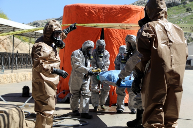 Esed rejimi yine kimyasal saldırıyla suçlanıyor