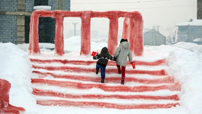 Küçük Hira Ata'sına ve Anıtkabir'e kavuştu