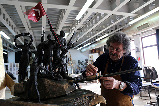 15 Temmuz direnişini heykelle anlattı