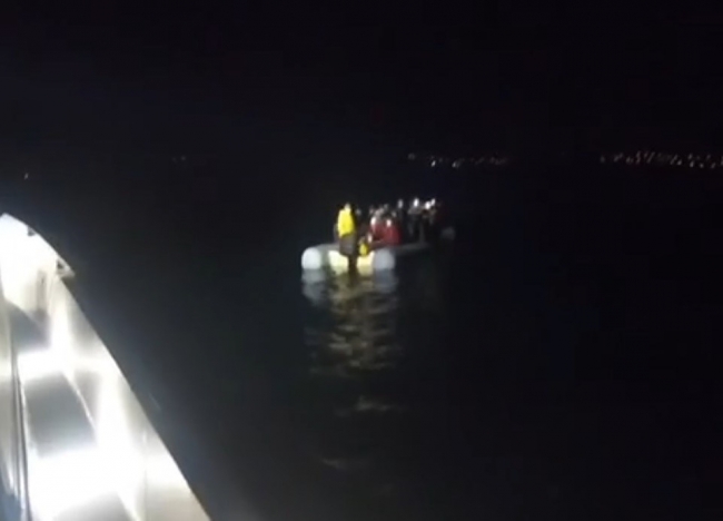 Lastik botla sürüklenen 41 sığınmacı kurtarıldı