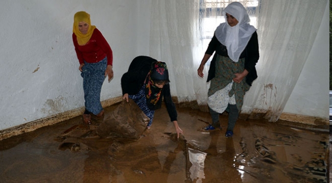 Muş'ta sel: 3 yaralı