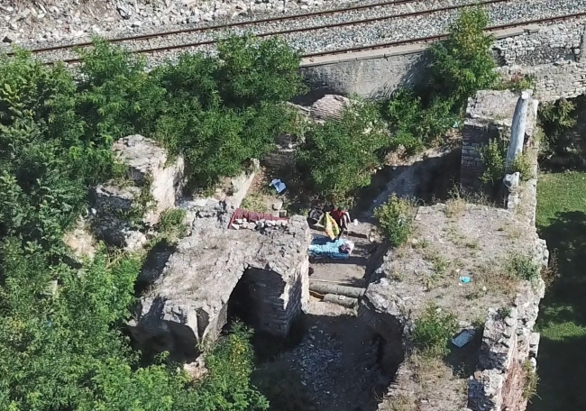 Defineciler 1600 yıllık Bizans Sarayı'nı tahrip etti