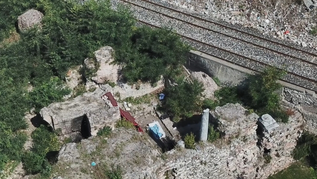 Defineciler 1600 yıllık Bizans Sarayı'nı tahrip etti