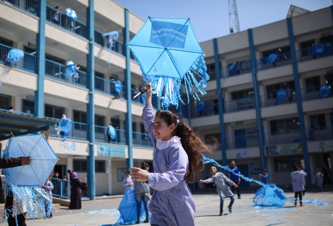 Gazzeli çocuklar uçartmaları yardım mesajıyla gökyüzüne bıraktı