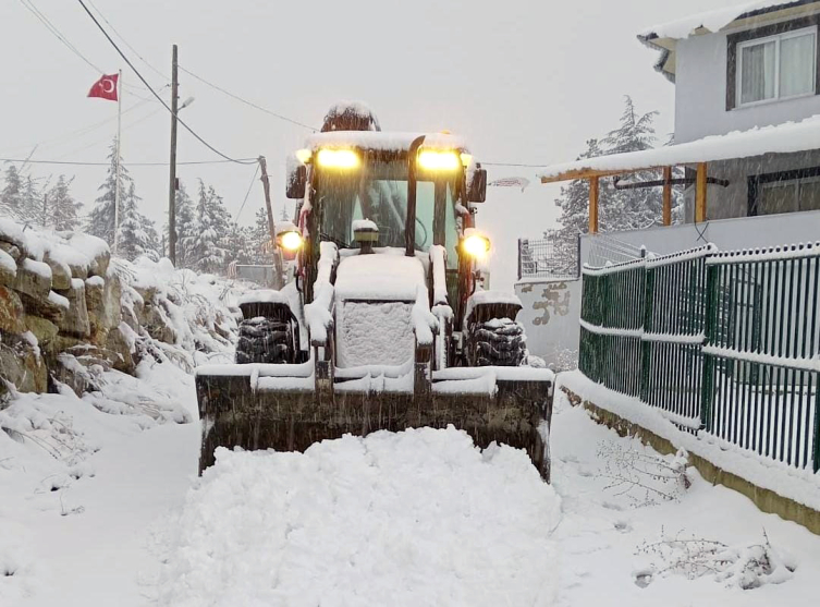 Mersin'in bir tarafı kış, bir tarafı yaz mevsimi yaşıyor
