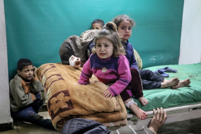 Doğu Guta'da son 18 günde 881 sivil hayatını kaybetti