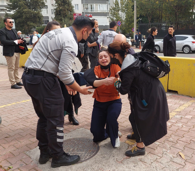 Adliye çıkışı eski eşi ve ailesine kurşun yağdırdı