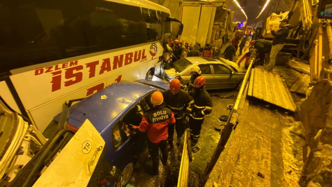 Bolu Dağı Tüneli'nde kaza: 17 yaralı