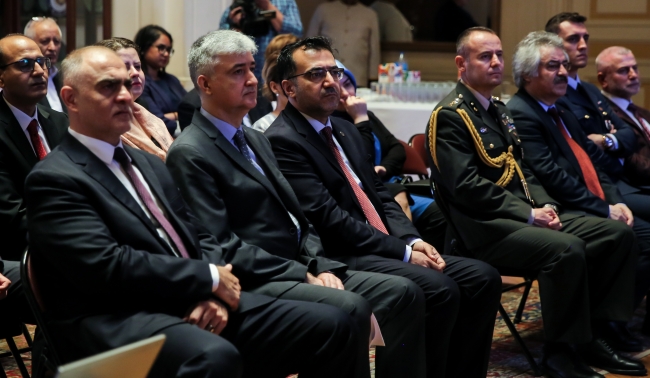 Türkiye'den kilometrelerce uzakta şehitler unutulmadı