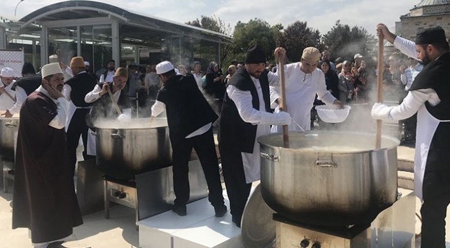 Mevlana Dergâhı'nda 94 yıl sonra aşure kazanları kaynadı