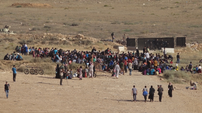Dera'dan göç eden sivillerin sayısı 200 bine yaklaştı