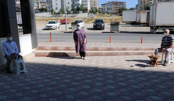 Örnek fotoğraftaki emekliler: Bu işin genci yaşlısı yok...