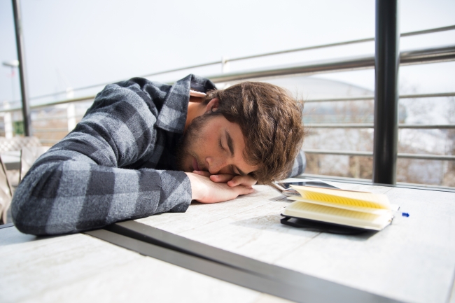İdeal uyku süresi kişiden kişiye değişir mi? Ortalama uyku saati nasıl belirlenir?