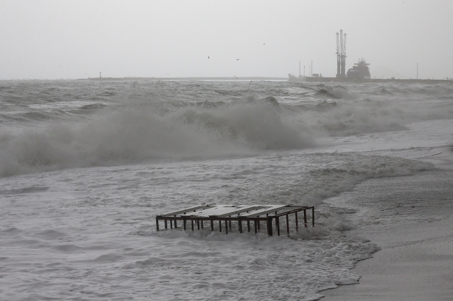 Antalya ve Muğla'da fırtına etkisini gösterdi
