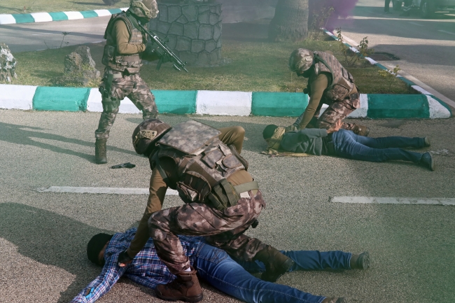 Özel harekatçılardan gerçeğini aratmayan tatbikat