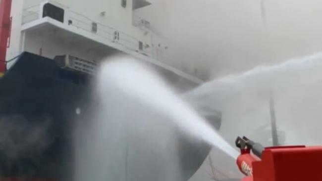 Yalova'da konteyner gemisinde yangın çıktı