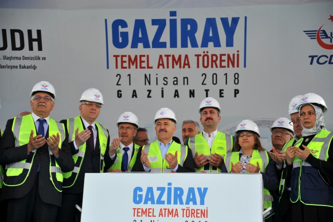 Gaziantep'in raylı sistemi GAZİRAY'ın temeli atıldı