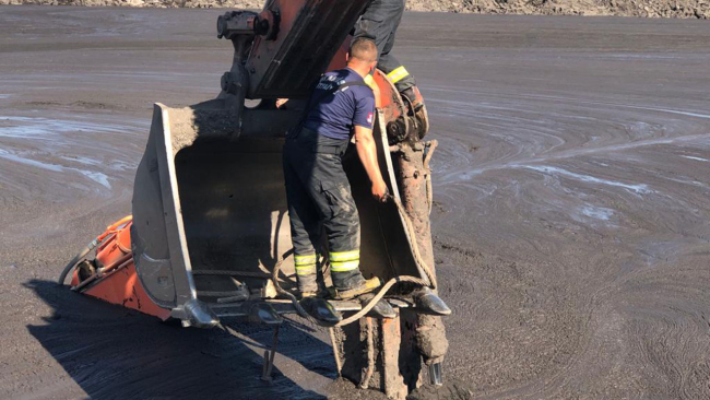 İş makinesi operatörü çamur altında kaldı