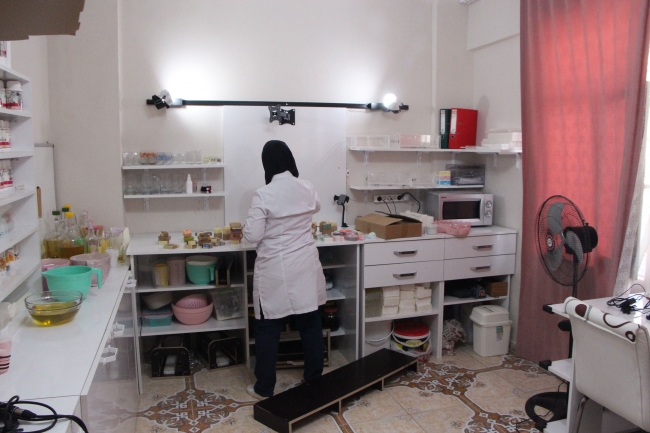 Evinde ürettiği 80 çeşit sabunu dünyaya pazarlıyor