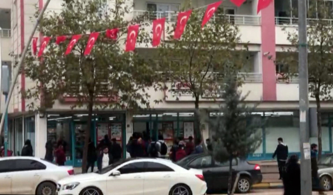 Balkon korkuluklarında tehlikeli oyun