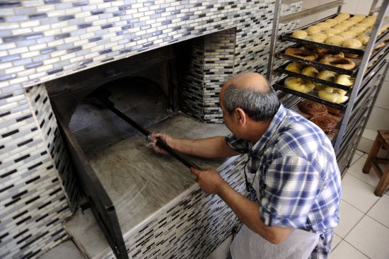 Tarihi fırında zorlu ramazan mesaisi