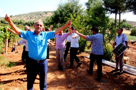 Rusya ile anlaşmayı davulla zurnayla kutladılar