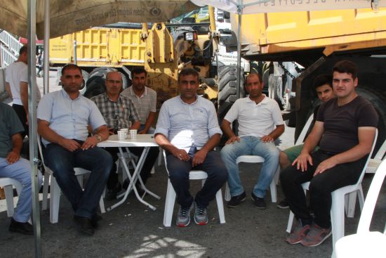 Demokrasi nöbeti gündüz de devam ediyor