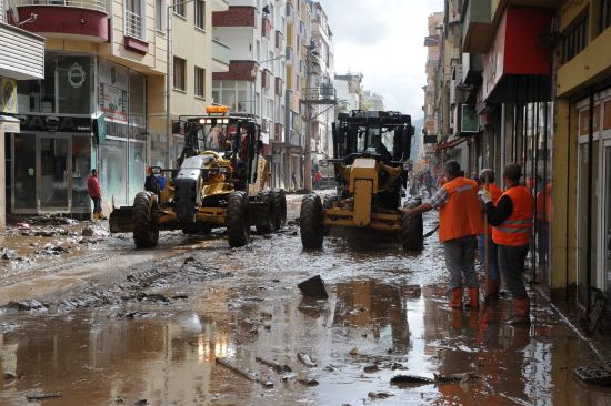 Trabzon'daki selin ardından çalışmalar aralıksız sürüyor