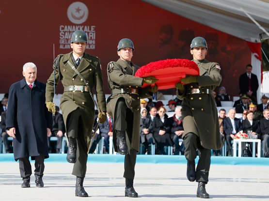 Devlet erkanı Şehitler Abidesi'nde düzenlenen törene katıldı