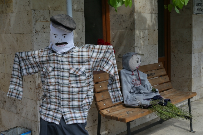 Urla'da sokaklar "bostan korkuluğu"