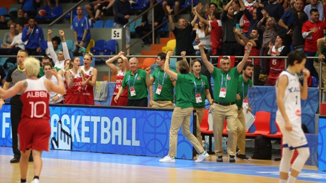 A Milli Kadın Basketbol Takımı çeyrek finali garantiledi
