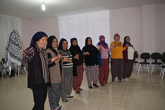 Kadın muhtar sayesinde sosyal hayatla tanıştılar