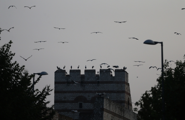 Tarihi surlarda güneşi karşıladılar