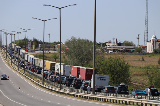Avrupa'ya açılan kapılarda dönüş trafiği sürüyor