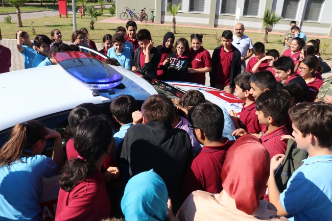 Ortaokul öğrencileri jandarma ağabeylerine misafir oldu