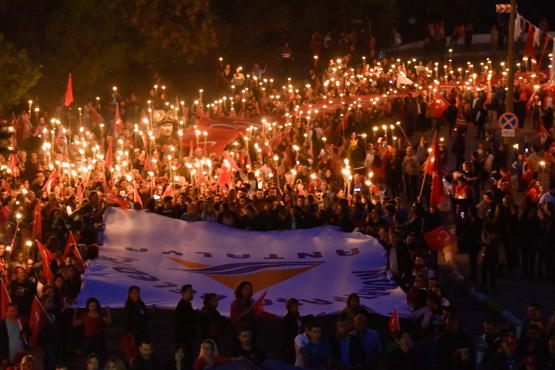 Fener alayında 600 metrelik Türk bayrağı açıldı