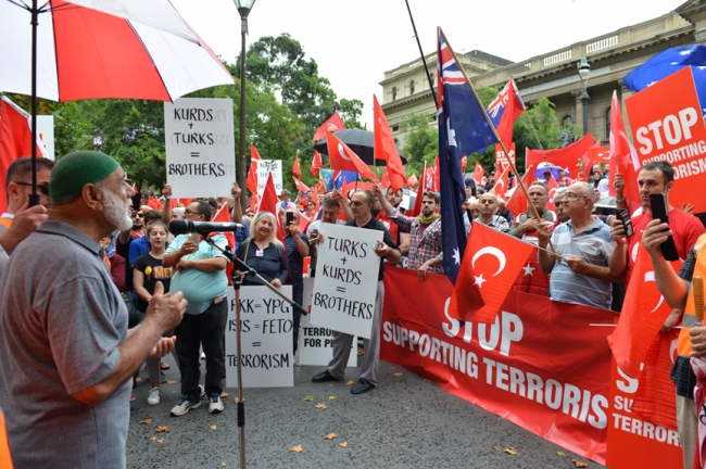 Avustralyalı Türkler, Melbourne’de Zeytin Dalı mitingi düzenledi