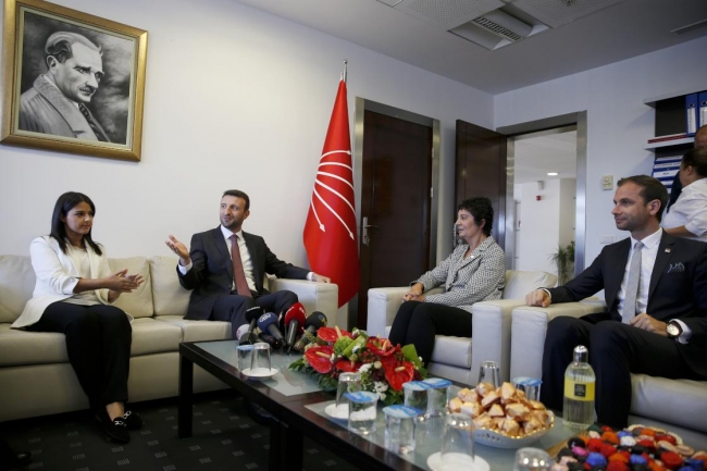 Siyasi partilerde bayramlaşma ziyaretleri