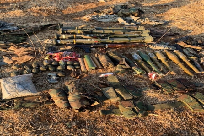 PKK/YPG'li teröristlere DEAŞ ile mücadele için verilen malzemeler Irak'ın kuzeyinde ele geçirildi. Fotoğraf: MSB