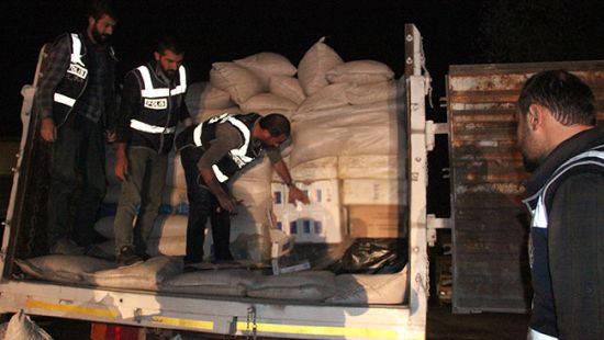 Kepek çuvallarının arasında 156 bin paket kaçak sigara bulundu