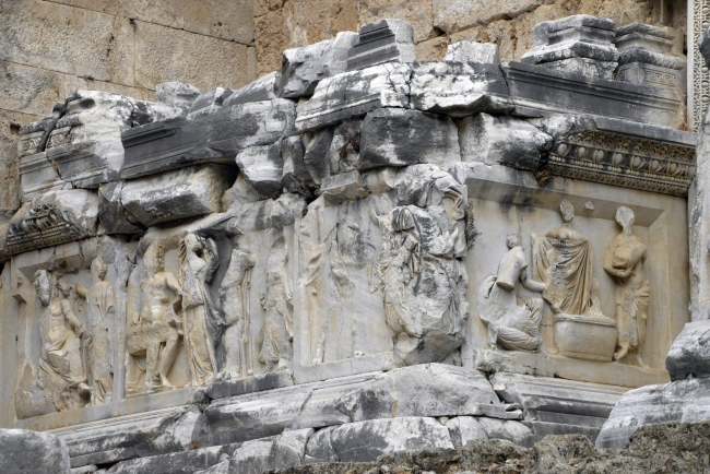 2 bin yıllık Perge Tiyatrosu restore edilecek