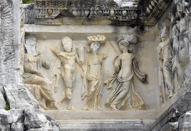 2 bin yıllık Perge Tiyatrosu restore edilecek