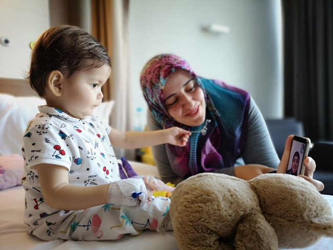 2 yaşındaki torununa böbreğini bağışladı