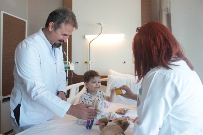 2 yaşındaki torununa böbreğini bağışladı