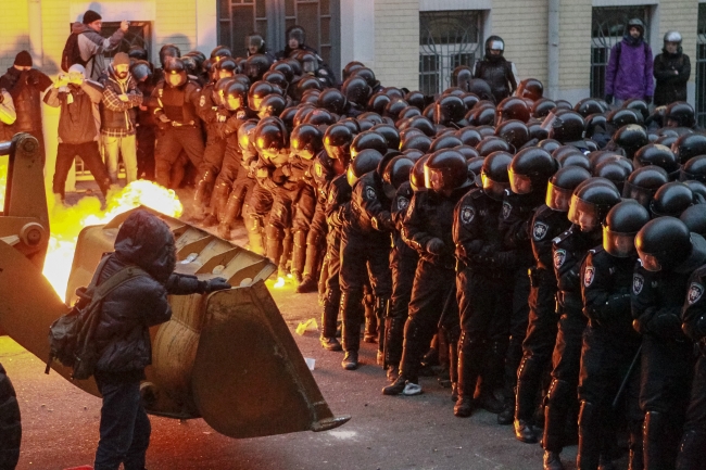 Başkent Kiev'in Bağımsızlık Meydanı'nda yönetim karşıtı protestolar, 2014. Fotoğraf: Reuters