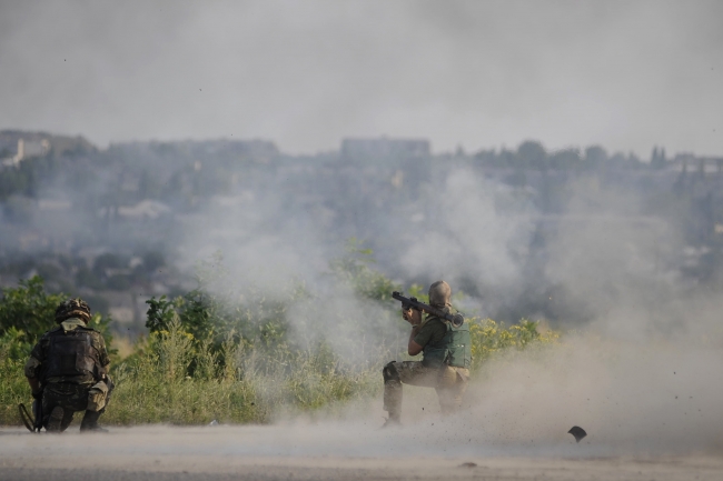 Ukrayna Ordu birlikleriyle ayrılıkçı milisler arasında Nisan 2013'ten itibaren şiddetli çatışmalar yaşandı. Fotoğraf: Reuters