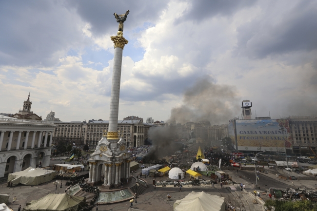Yanukoviç karşıtı göstericilere ateş açılması sonucu yüzlerce Ukraynalı hayatını kaybetti. Fotoğraf: Reuters